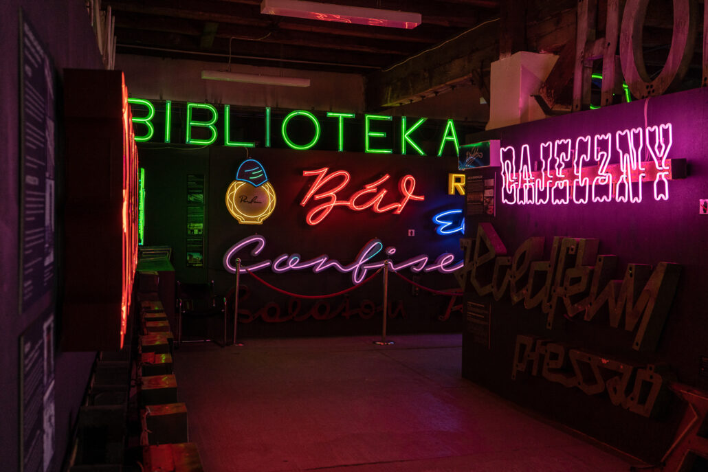 i neon del museo di Varsavia