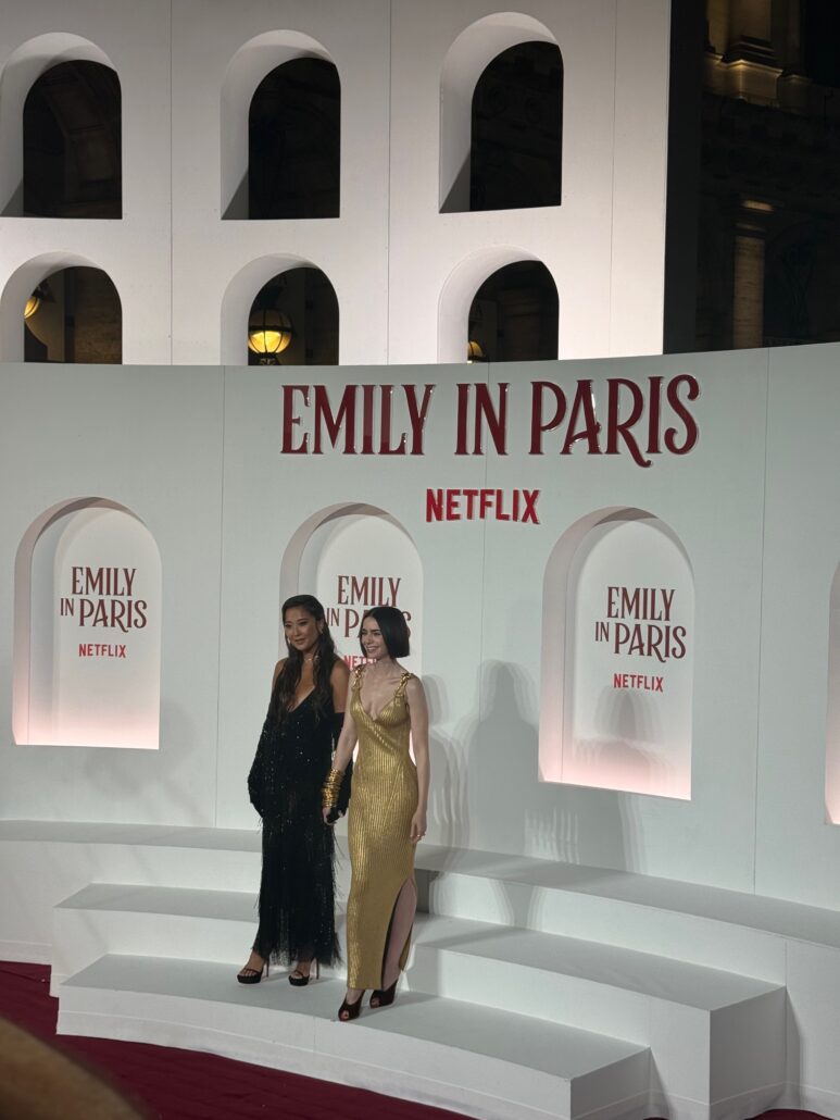 Emily e Mindy per Emily in Paris a Roma di Netflix