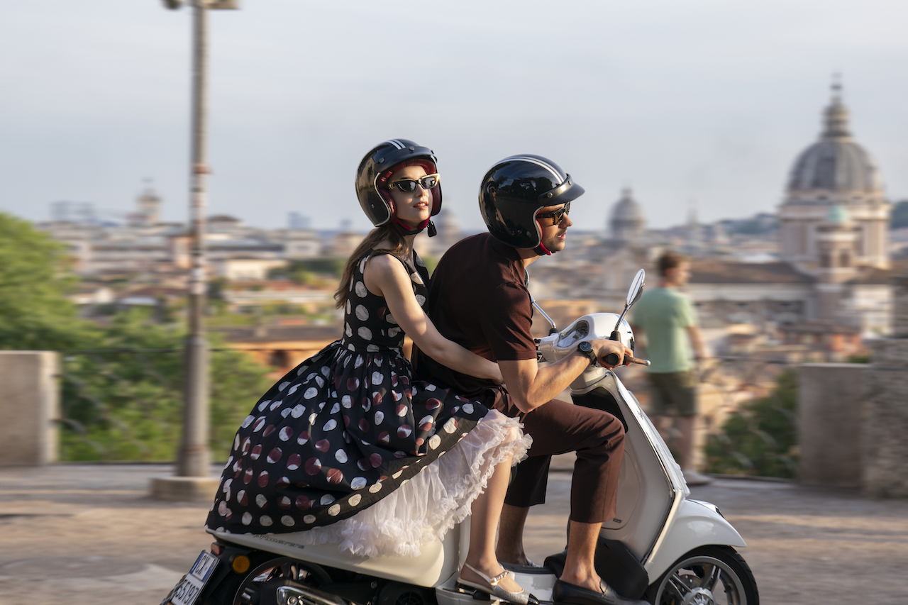 Discesa del Pincio Emily in Paris vespa