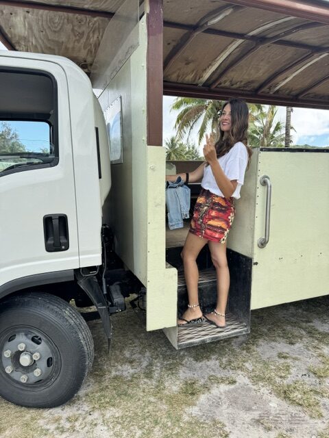 Sabrina Quartieri con il mezzo di Vaka cruise